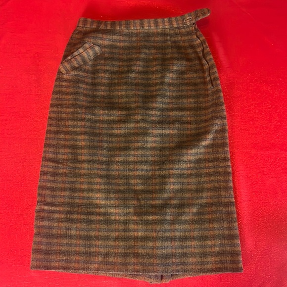 Vintage, half lined, side pocket, wool skirt. - Picture 1 of 9